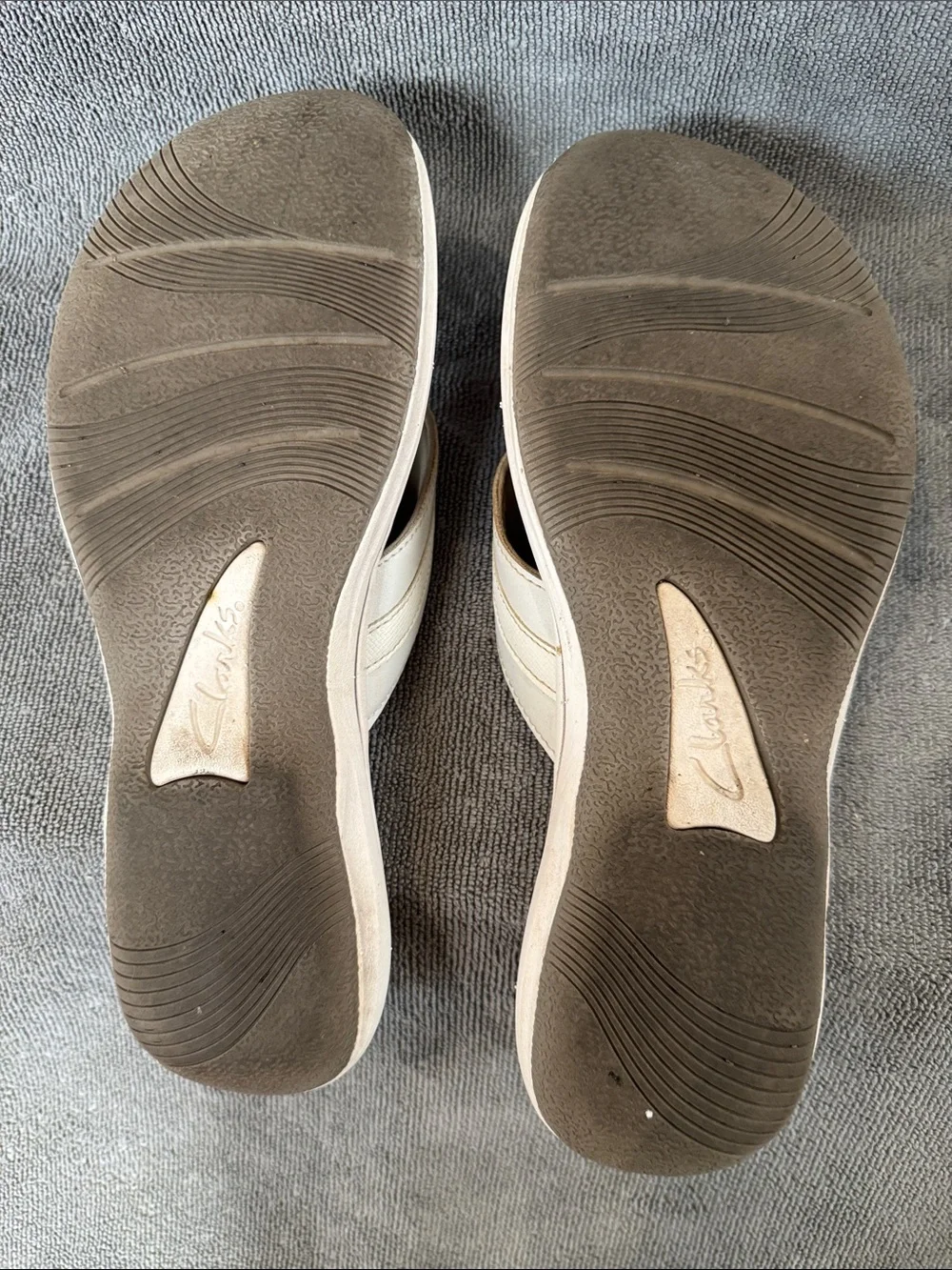 Clarks Women’s Brinkley Flora Cloud-steppers Flip-Flop Sandals Size9